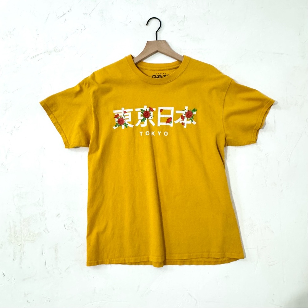 3/$20 Vintage Mustard “Tokyo Japan” Graphic Tee by Popular Poison – Rose Print L